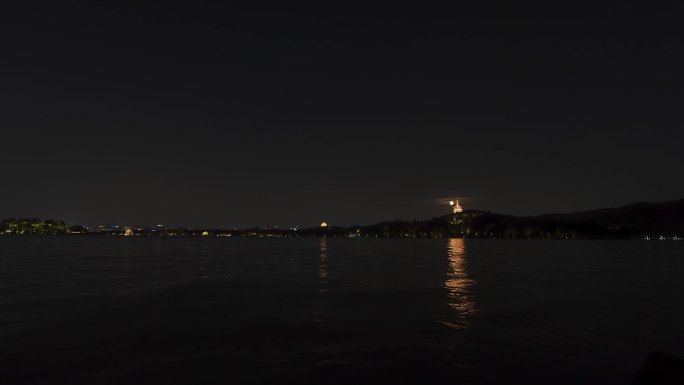 夜晚雷峰塔月出