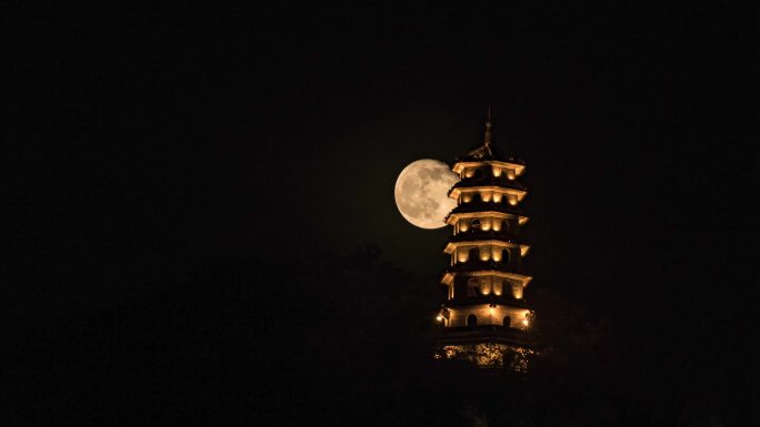 佛塔前景的月亮升起过程延时摄影
