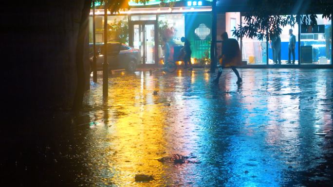 雨夜 狂风暴雨 台风入境