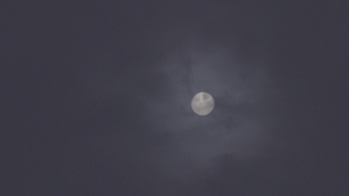 云与月亮  圆月