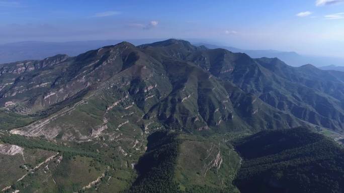 360度高空旋转拍摄大山山村风景