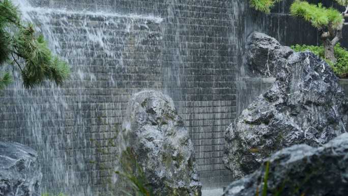 中式园林中的瀑布