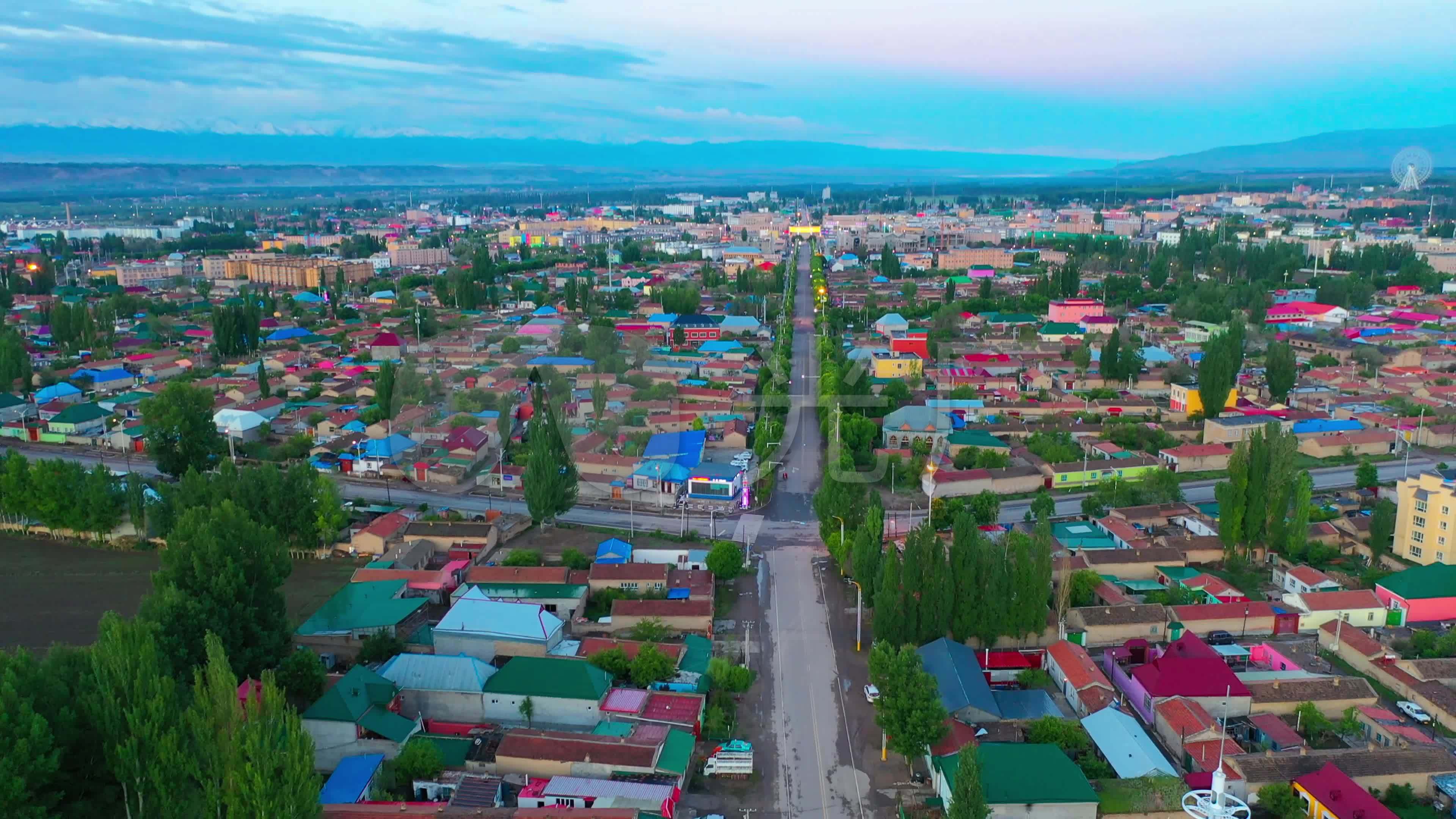 新疆伊犁特克斯「八卦城」……