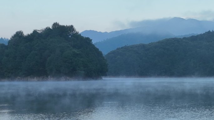 航拍山水浙江早晨云雾水面湖面水墨水气雾气