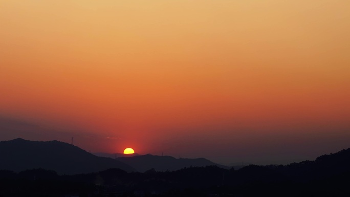 山日出延时早上天空阳光云朵山峰太阳升起来