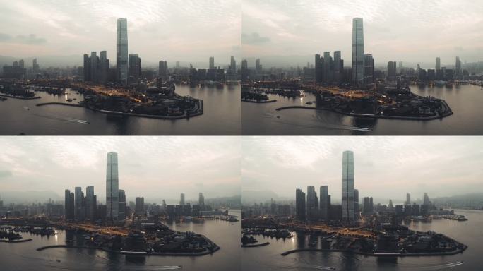 云雾笼罩着香港的建筑物