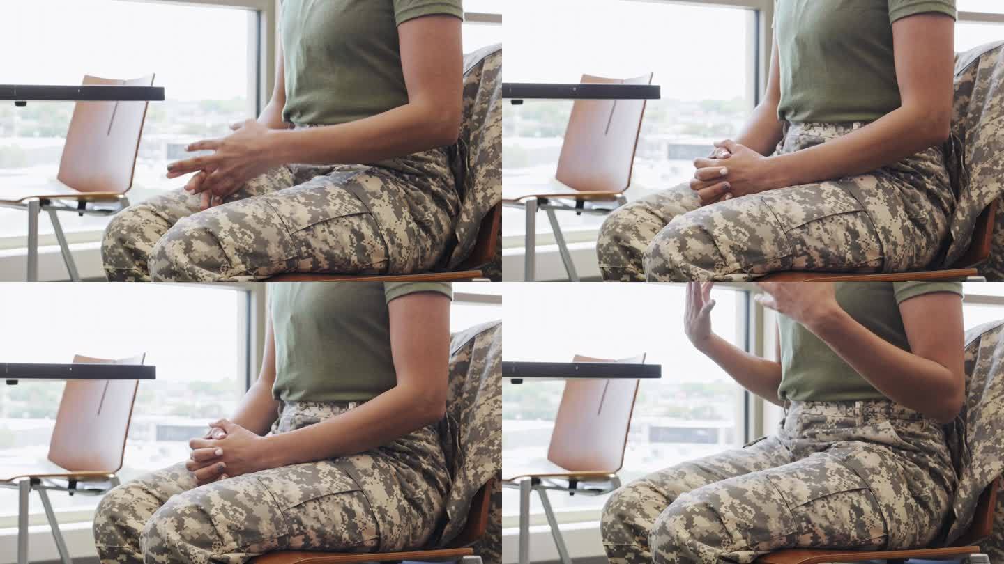 一名女士兵在治疗期间讨论了一些事情
