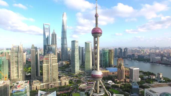 无人机拍摄的上海摩天大楼鸟瞰图