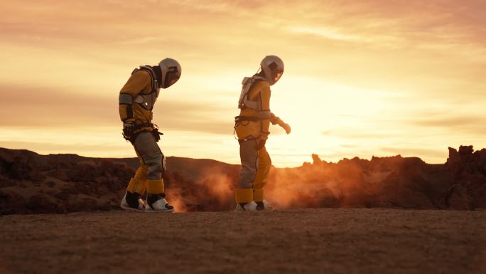 火星上的两名宇航员。在外星星球上共舞