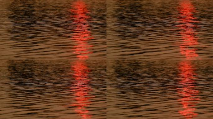 夕阳下的河水 红色的河水