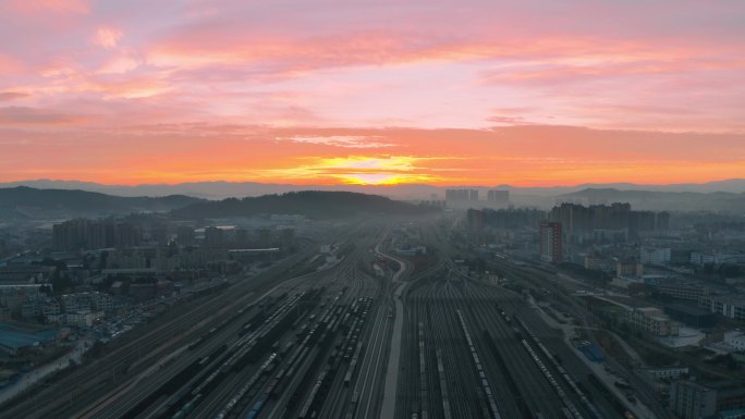 昆明铁路东站日出