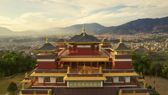 从空中视角看尼泊尔的富拉里甘巴修道院