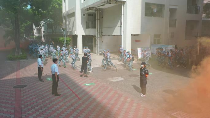 广州大学城军训演习消防演练紧急疏散人群