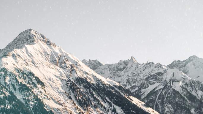 过雪山场景