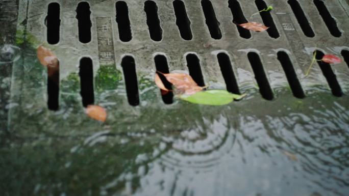 大雨窨井盖排水慢动作