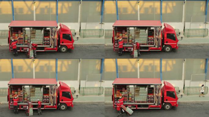 在曼谷冠状病毒大流行期间，卡车司机正在卸下戴着口罩的卡车。服务交付。