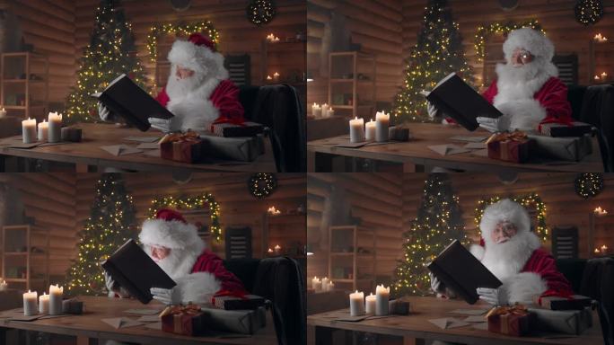 圣诞老人在一间用蜡烛照亮的房间里，他打开一本书，神奇的灯光照亮了他的脸