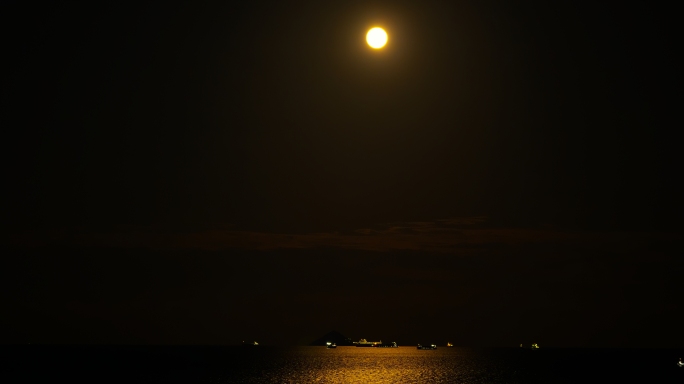 城市上空的圆月 青岛中秋月色 海面月光