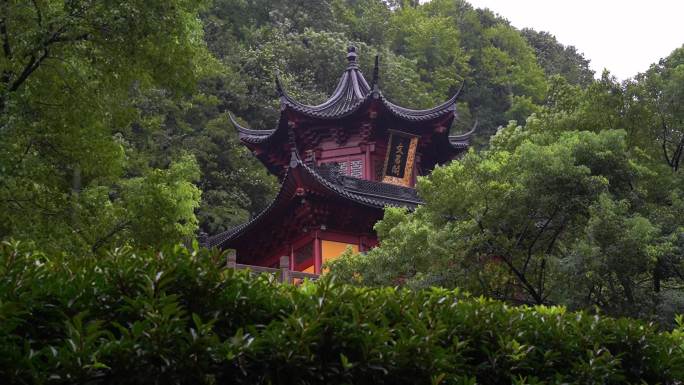 0007寺院  建筑  下大雨