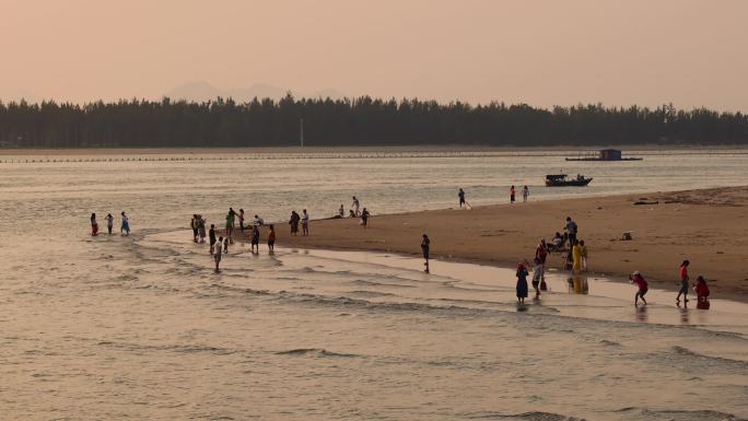 傍晚的海边黄昏晚霞夕阳