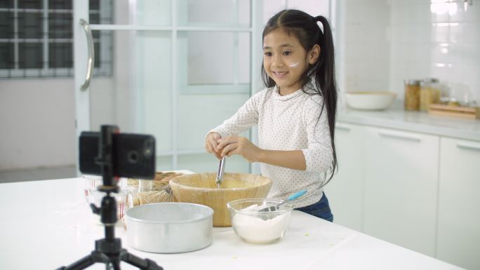 小vlogger拍摄和直播烘焙教程在家庭厨房