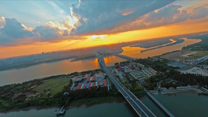 金色霞光下的扬州生态科技新城万福大桥