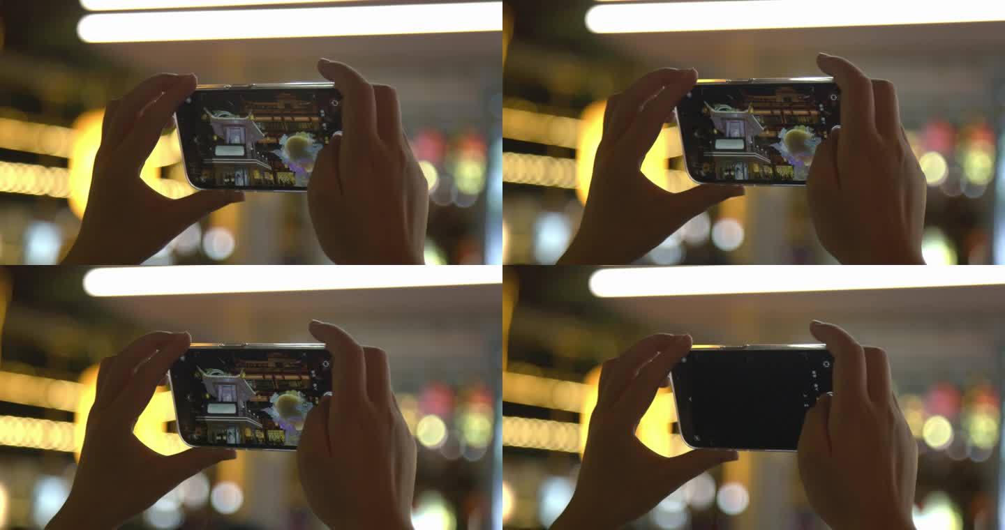 游客用手机拍照灯会4K特写