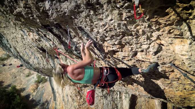 女攀岩者股票视频女人攀岩安全绳