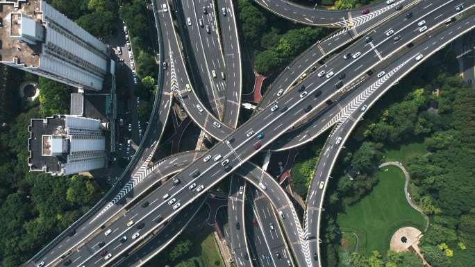 繁忙道路交叉口鸟瞰图