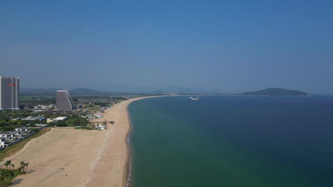 海边海岸线金色沙滩