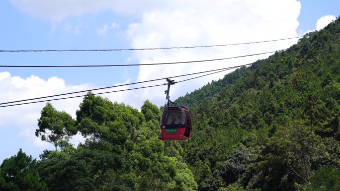 景区缆车索道观光缆车特写山上风景旅游景点