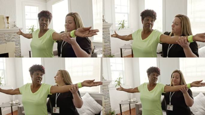护理人员帮助老年黑人客户进行日常锻炼