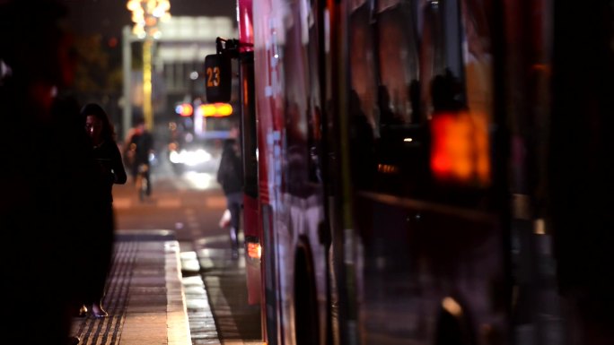 昆明夜生活 都市夜生活 城市夜晚人群