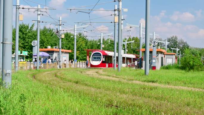 有轨电车观光车城市轨道交通宫崎骏风格