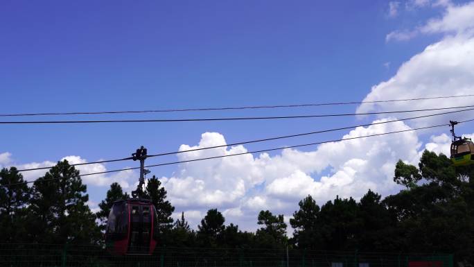 景区缆车索道观光缆车特写山上风景旅游景点