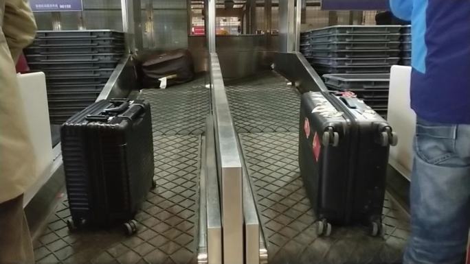 机场候机厅乘机旅客排好队寄存行李登记检查
