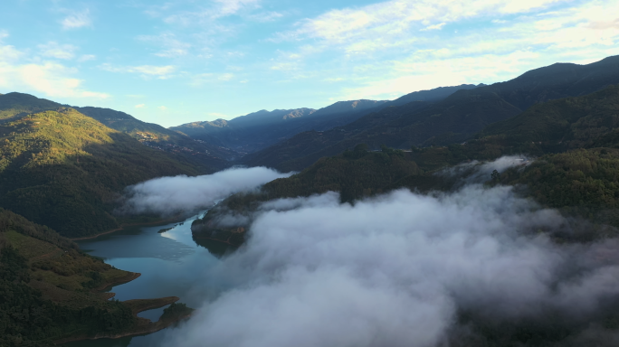 【4K】高山云雾出好茶，冰岛湖云雾航拍