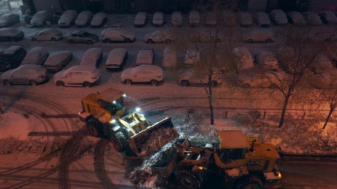 大雪 除雪 环卫工人 午夜除雪