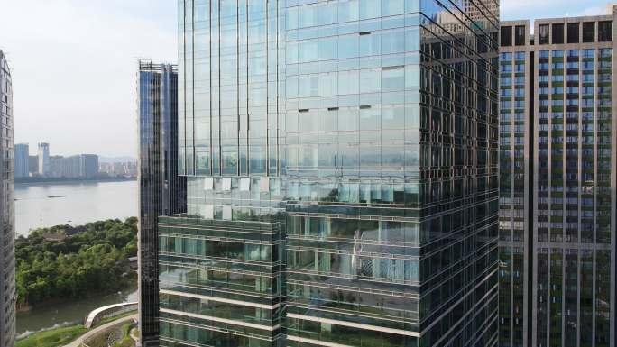 现代玻璃幕墙办公大楼航拍