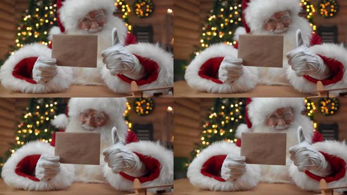 在一个装饰精美的室内特写镜头中，圣诞老人拿着一个干净的信封，在镜头中露出大拇指，脸上带着亲切的微笑