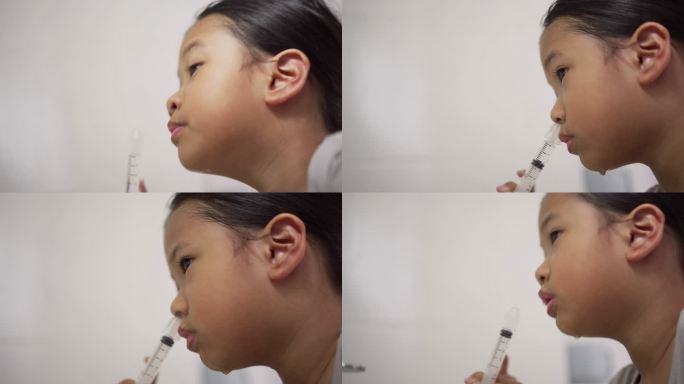 亚洲小女孩在浴室里做鼻腔冲洗清洁。过敏症状