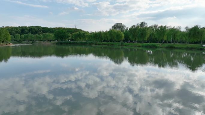 航拍钟山风景区燕雀湖风光