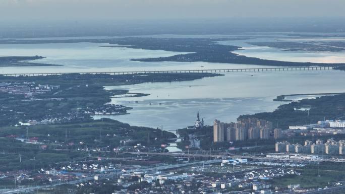 航拍苏州城市建筑阳澄湖湖面高铁高架