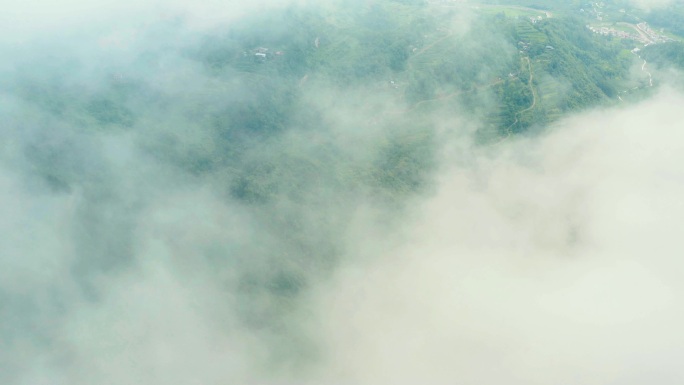 航拍云雾深山蜿蜒山路茶马古道空镜头