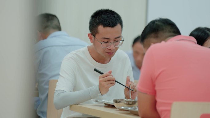 食堂吃饭