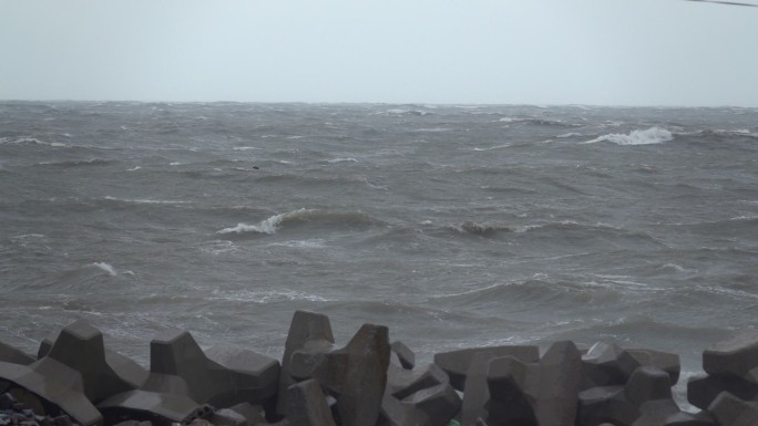 台风来了 海边大浪 慢动作
