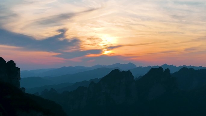 4K航拍张家界武陵山脉山区晨曦日出20