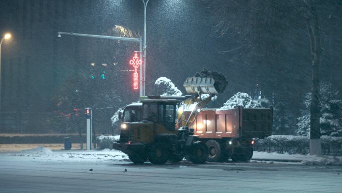 大雪 机械化除雪 保障交通