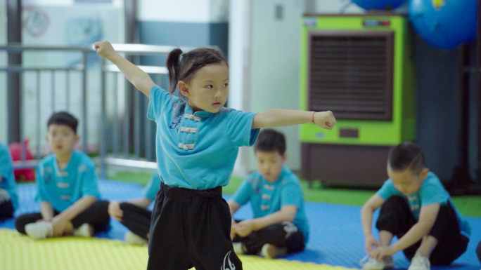 孩子学习中华传统武术