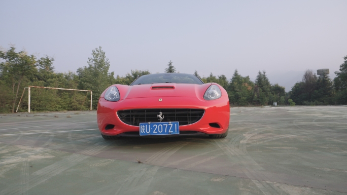 红色法拉利-车标